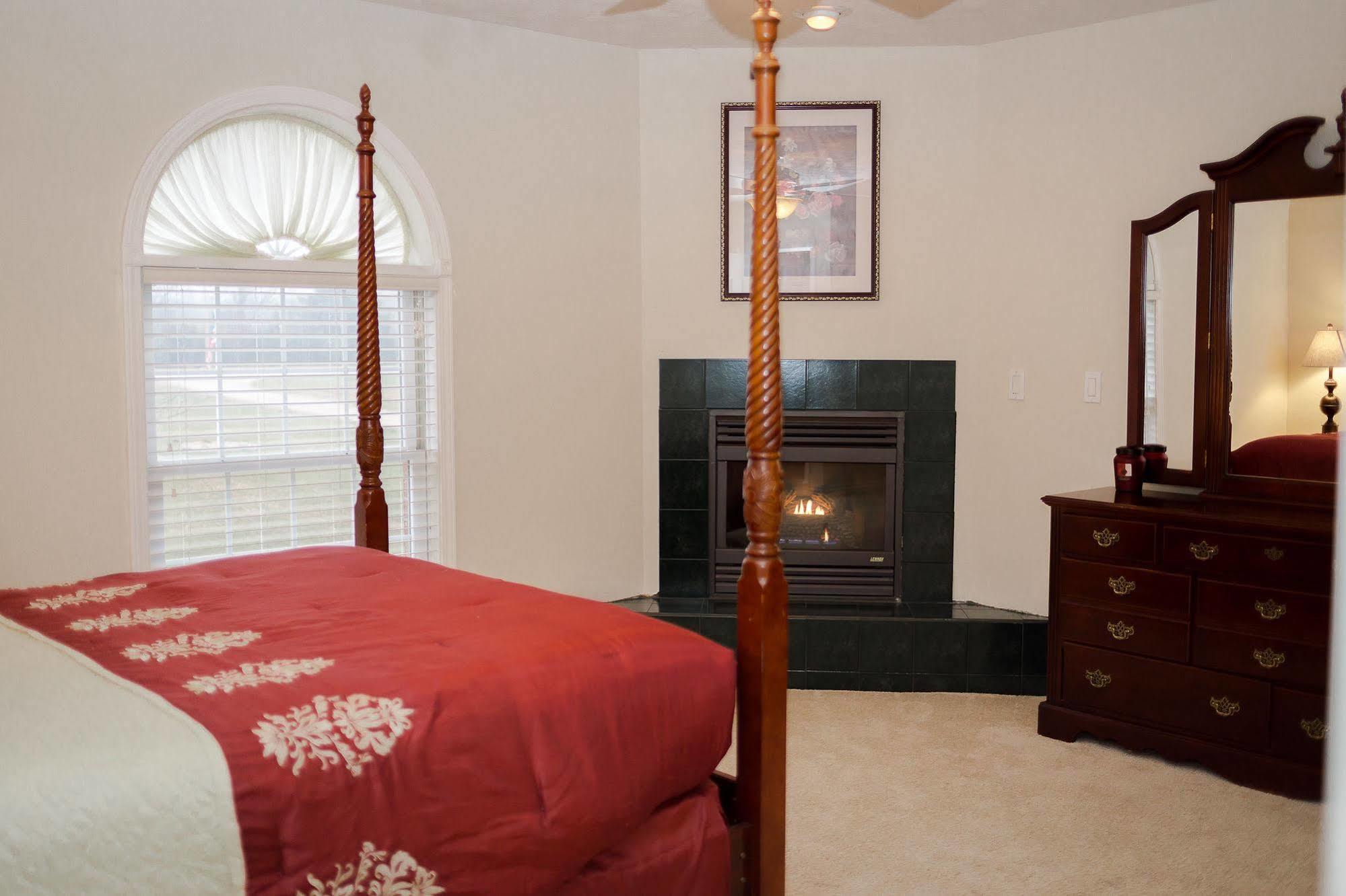 Lafayette Grand Manor Apartment Waynesville ภายนอก รูปภาพ