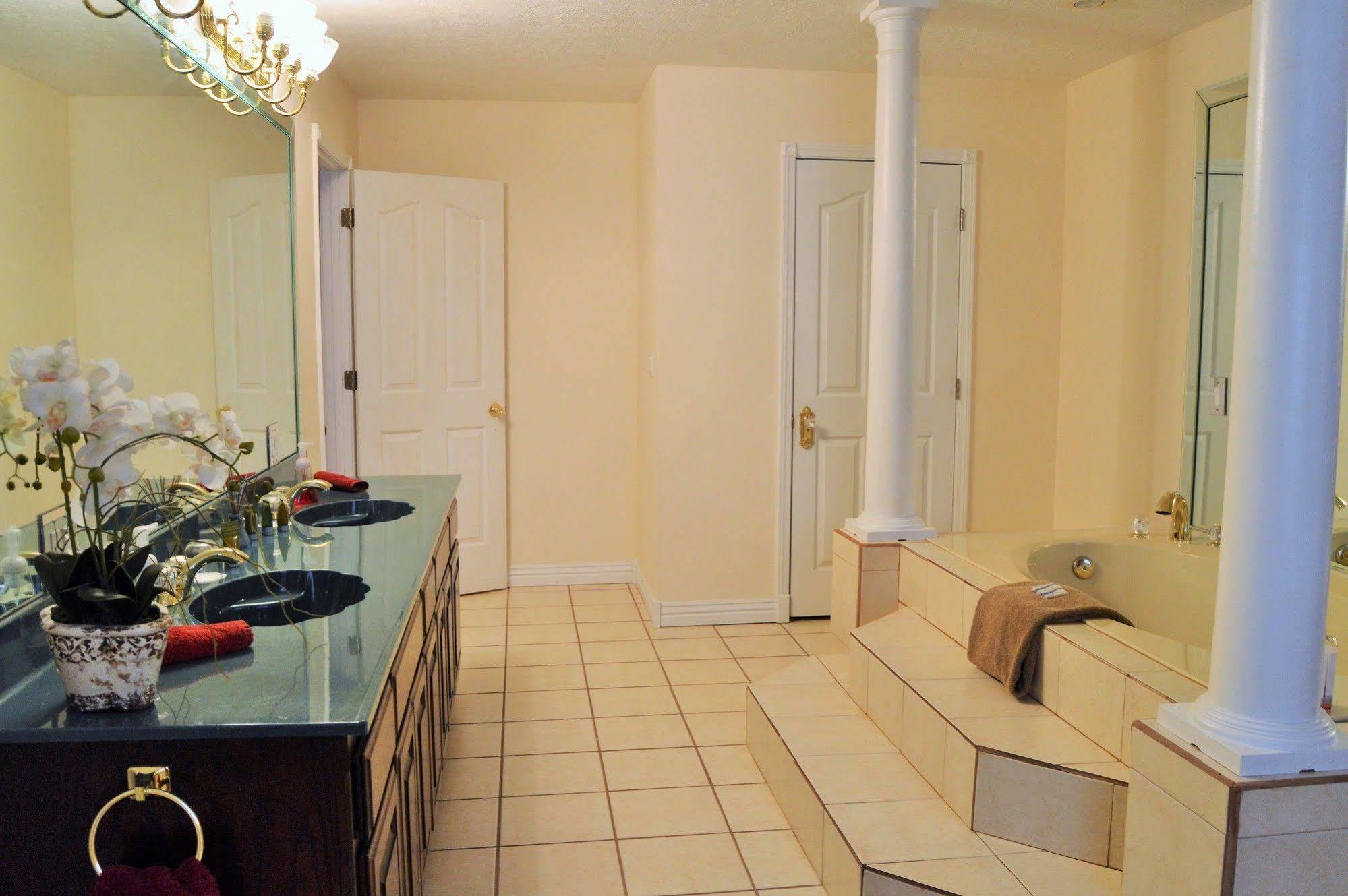 Lafayette Grand Manor Apartment Waynesville ภายนอก รูปภาพ