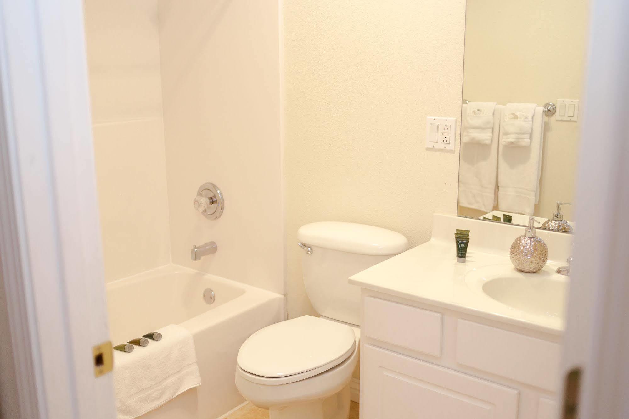 Lafayette Grand Manor Apartment Waynesville ภายนอก รูปภาพ